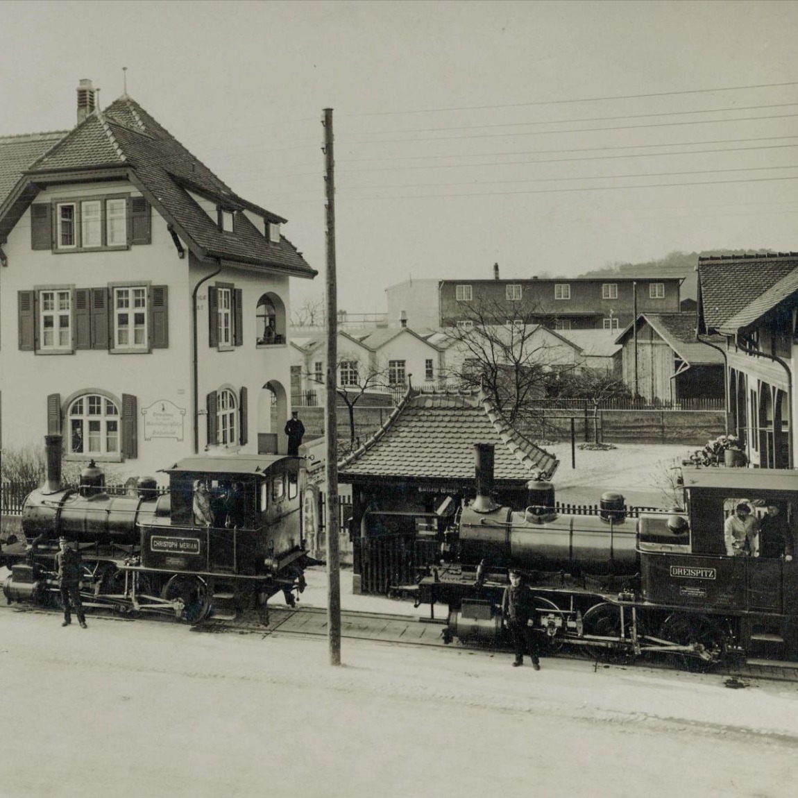 Anfang des 20. Jahrhunderts wird der Dreispitz, seit 1840 im Besitz von Christoph Merian und später der CMS, zum Standort von Materiallager, Logistik, Zollfreilager, Gewerbe und Industrie – mit Anschluss an das Schienennetz der SBB und einer eigenen Bahn. 