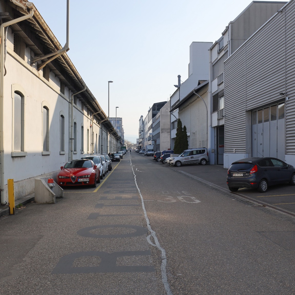 Ganz in der Tradition des Dreispitz hat das urbane Gewerbe auch langfristig auf dem diversifizierten Dreispitz seinen Platz. Der Wirtschaftspark Dreispitz Ort für gewerbliche und industrielle Innovationsbetriebe und Start-up-Firmen, innerstädtische Handwerks- und Produktionsbetriebe sowie urbane Manufakturen.