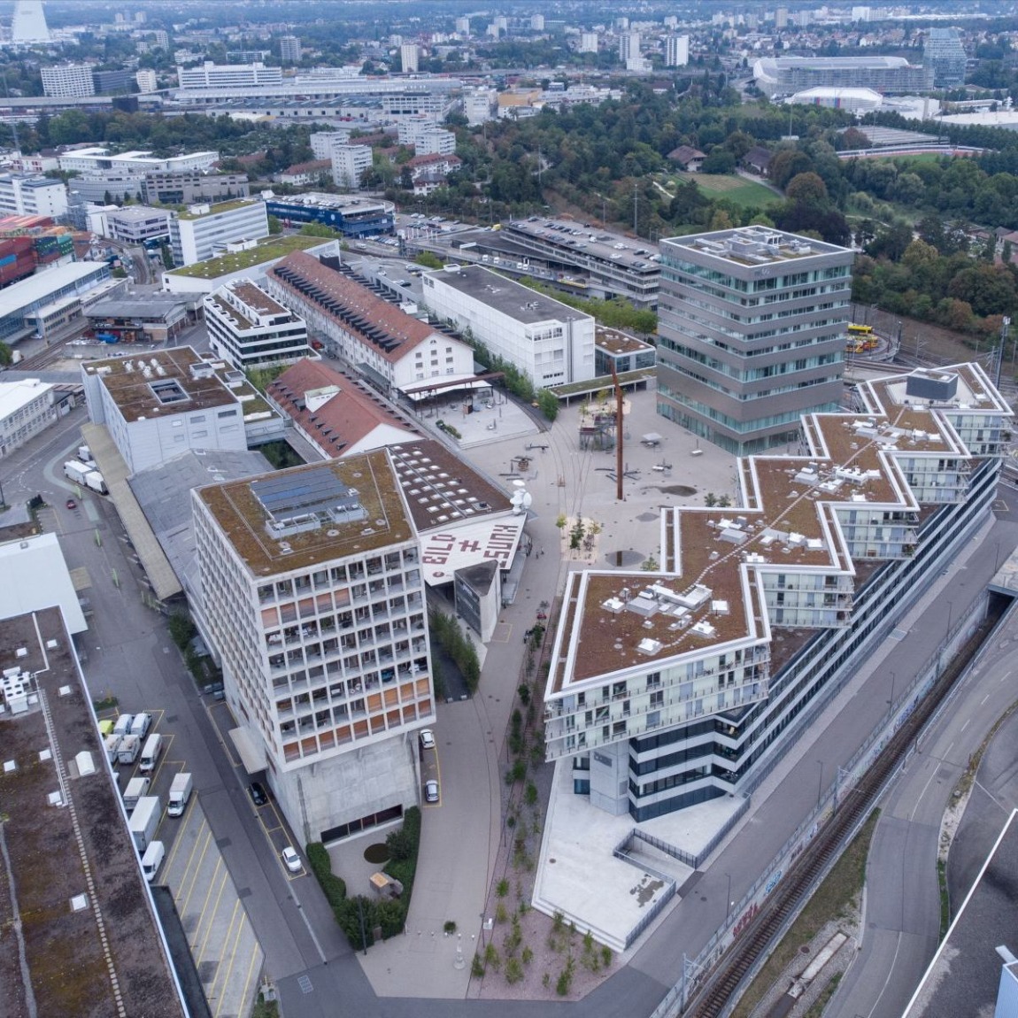 Auf Basis der «Vision Dreispitz » wird an einer bikantonalen Nutzungsplanung gearbeitet. In dieser Zeit wird das Freilagerquartier realisiert. 2014 erkennt die CMS, dass das Vorhaben aufgrund seiner Komplexität weder wirtschaftlich tragbar, noch juristisch und politisch umsetzbar ist. Sie kündigt den städtebaulichen Rahmenvertrag.