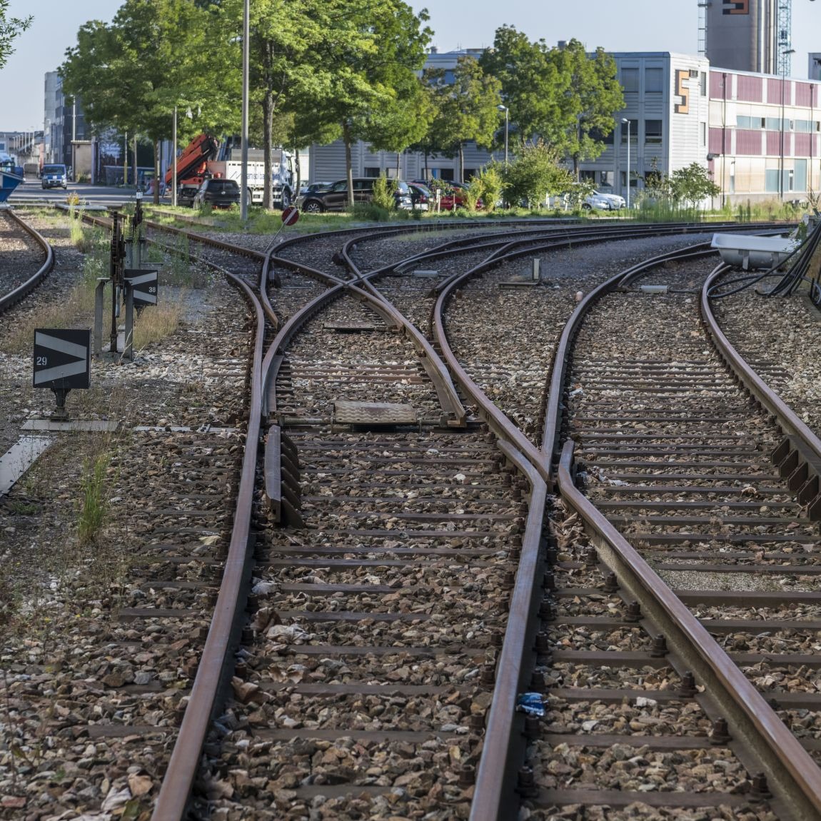 Die Aufhebung des Bahnbetriebs schafft neue Freiräume – urbane und ökologische. Hinzu kommen Gleisfeldparks, Grünraumvernetzungen und eine Passerelle zu den Merian Gärten.