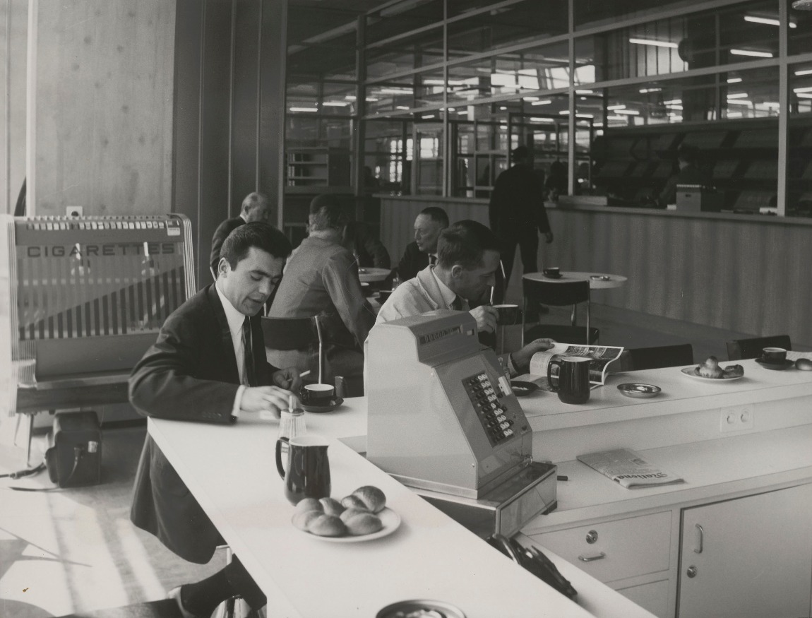 Der Kaffee in der ASAG-Werkstätte war laut einem Bericht der Basler Nachrichten aus dem Jahr 1965 ebenso gut wie der Service. (Archiv AMAG)   