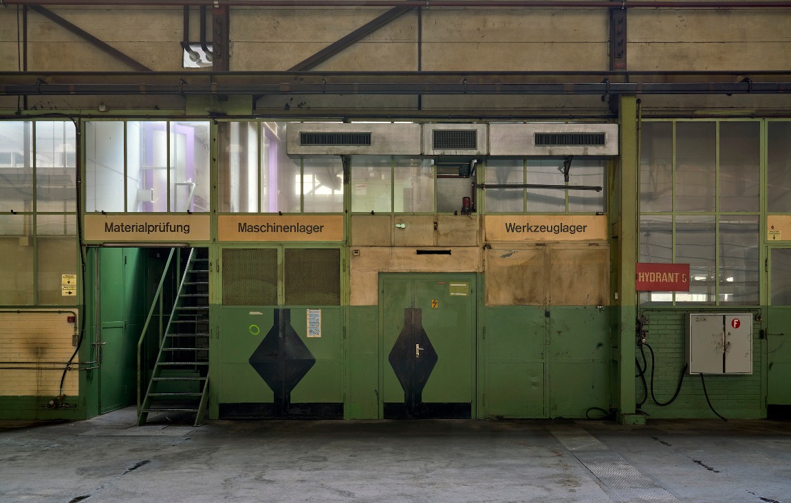 Die Eingänge zur Materialprüfung, zum Maschinenlager und zum Werkzeuglager der ARFA sind 2016 noch angeschrieben. (Foto: Daniel Spehr)