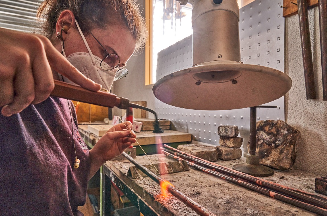 Bei der Suche nach den speziellen Legierungen hat Egger Instruments weltweit in vielen Metallwerken gesucht und schliesslich auch mit einem kleinen Blechhersteller konkret experimentiert. (Foto: Daniel Spehr, 2021)